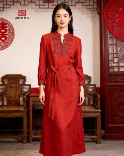 图片 【25AYSM006】真丝香云纱刺绣V领长袖连衣裙
